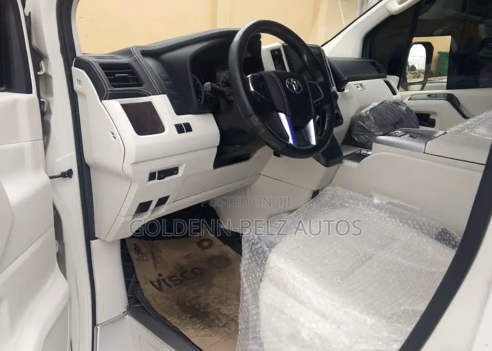 Toyota HiAce 2022 Black