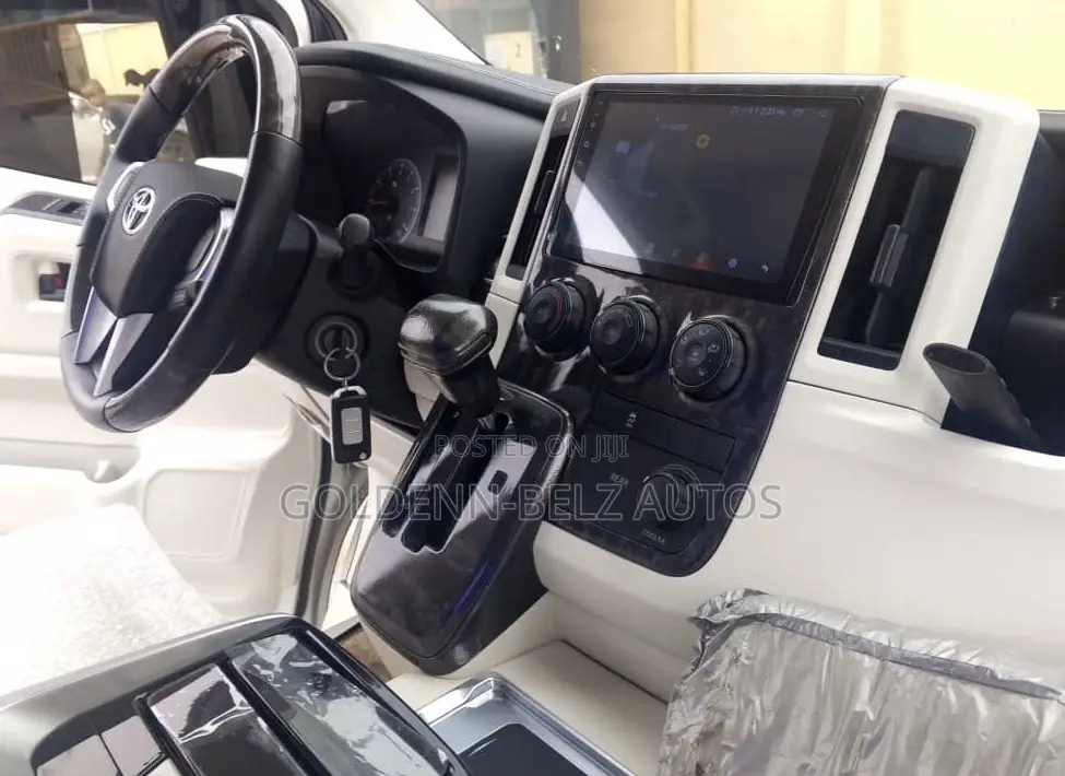 Toyota HiAce 2022 Black
