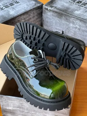Original Shinning Leather Stock Shoe With Catapilar Sol