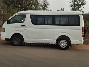 Toyota HiAce 2004 White