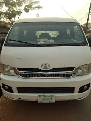 Toyota HiAce 2004 White
