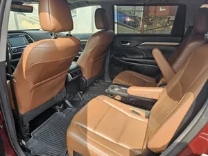 Toyota Highlander Limited 4x4 V6 (3.5L 6cyl 8A) 2018 Red