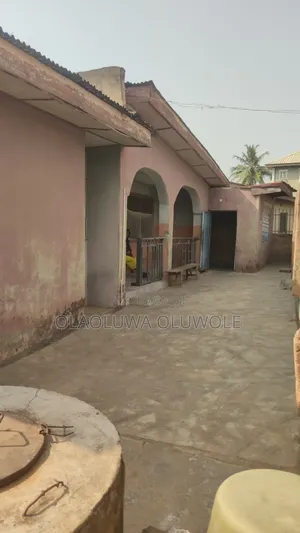 3bdrm Bungalow in Ibadan Polytechnic/University for sale