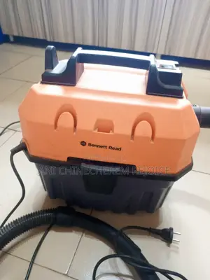 Vacuum Cleaner With Blower