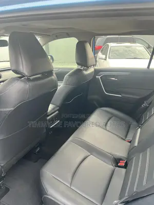 Toyota RAV4 XLE FWD 2019 Blue