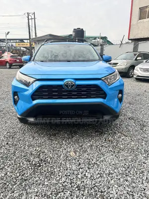 Toyota RAV4 XLE FWD 2019 Blue