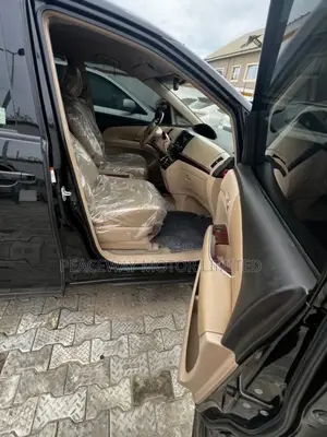 Toyota Previa 2.4 SE 2019 Black