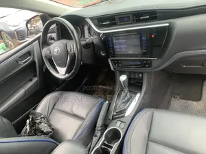 Toyota Corolla XSE (1.8L 4cyl 2A) 2018 Red
