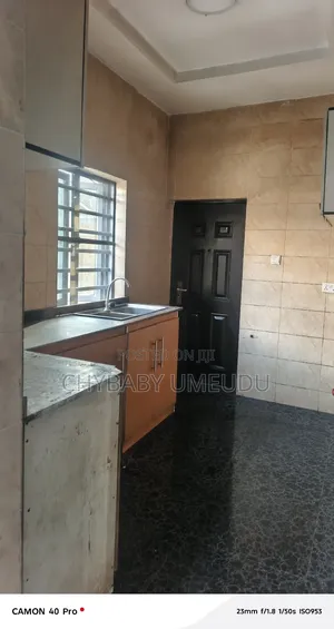 3bdrm Block of Flats in Oakland Estate for rent
