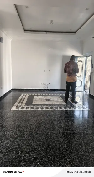 3bdrm Block of Flats in Oakland Estate for rent