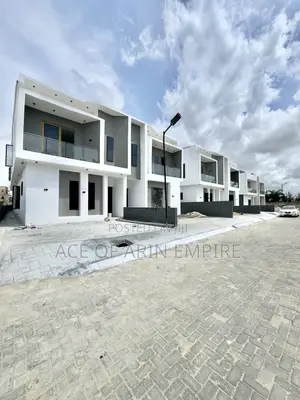 4bdrm Duplex in Ogombo for sale