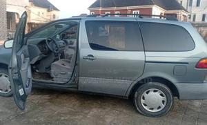 Toyota Sienna LE & 1 hatch 2000 Green