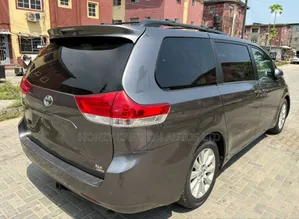 Toyota Sienna 2014 Gray