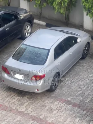 Toyota Corolla LE 4dr Sedan (1.8L 4cyl 4A) 2011 Silver