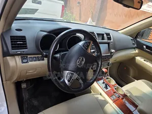 Toyota Highlander Limited 2012 White