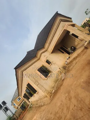 6bdrm Block of Flats in Amagba Community Gra, Benin City for sale