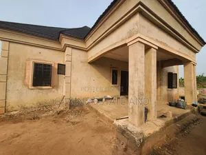 6bdrm Block of Flats in Amagba Community Gra, Benin City for sale