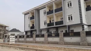 4bdrm Townhouse/Terrace in Guzape for sale