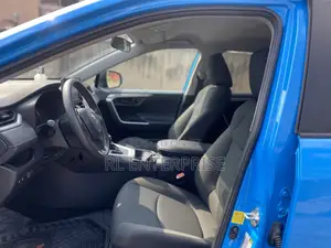 Toyota RAV4 LE 2022 Blue