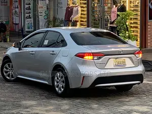 Toyota Corolla LE (1.8L 4cyl 2A) 2019 Silver