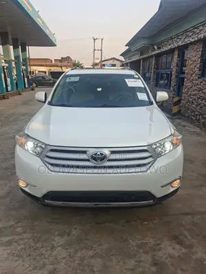 Toyota Highlander Limited 3.5l 4WD 2013 White
