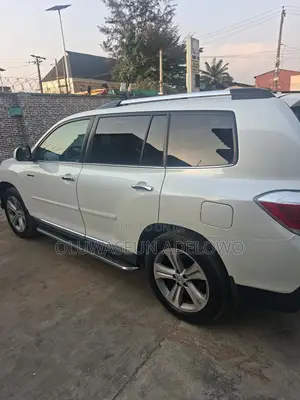 Toyota Highlander Limited 3.5l 4WD 2013 White