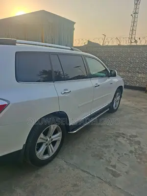 Toyota Highlander Limited 3.5l 4WD 2013 White