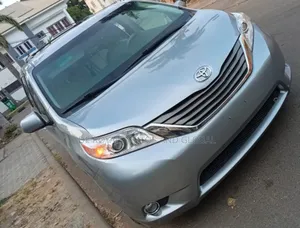 Toyota Sienna 2014 Silver