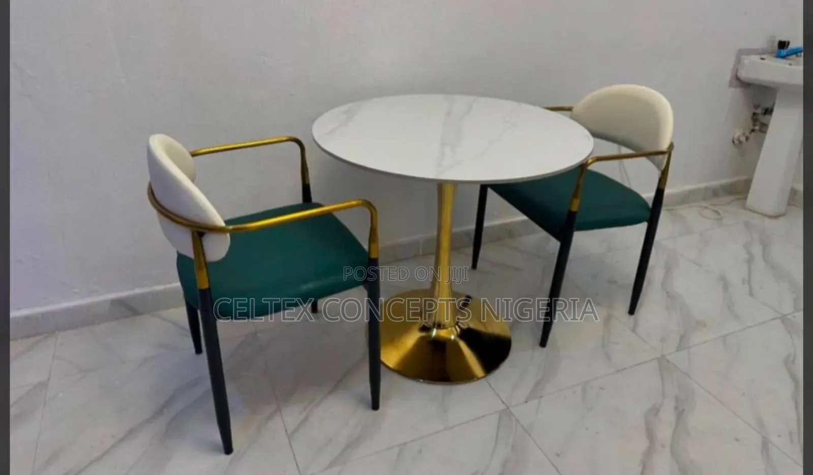 Round Table With 2 Chairs