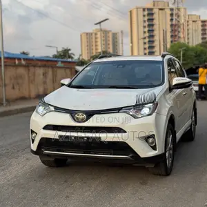 Toyota RAV4 Platinum 4dr SUV AWD (2.5L 4cyl 6A) 2018 White