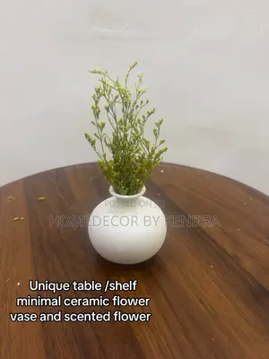 Minimal Flower Vase and Flowers