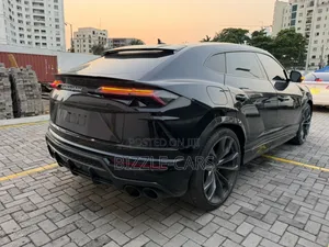 Lamborghini Urus 2021 Black