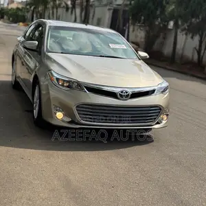 Toyota Avalon XLE Premium 4dr Sedan (3.5L 6cyl 6A) 2014 Gold