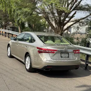 Toyota Avalon XLE Premium 4dr Sedan (3.5L 6cyl 6A) 2014 Gold