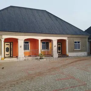 12bdrm Block of Flats in Navy Barracks, Makurdi for sale