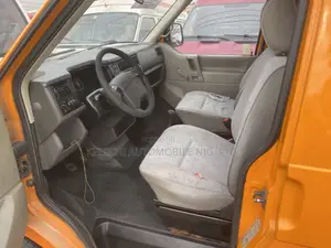 Volkswagen Transporter 2002 Orange