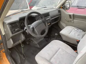 Volkswagen Transporter 2002 Orange