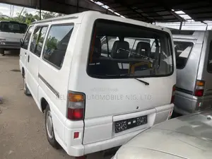 Mitsubishi L300 2004 White