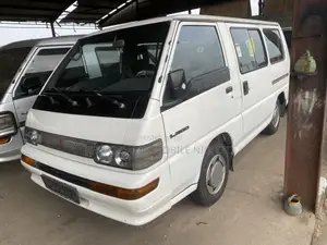 Mitsubishi L300 2004 White