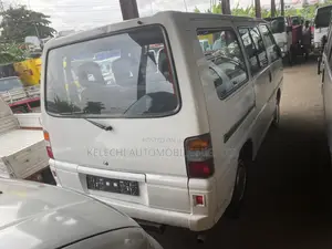 Mitsubishi L300 2004 White