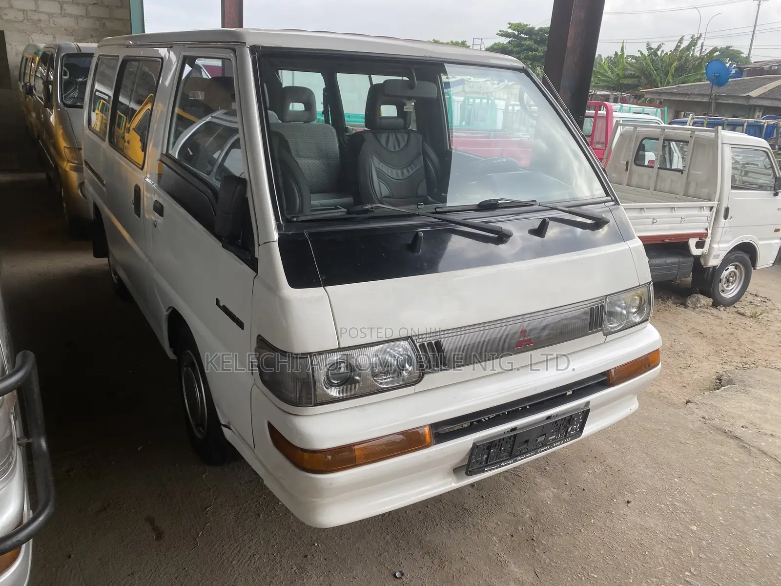 Mitsubishi L300 2004 White