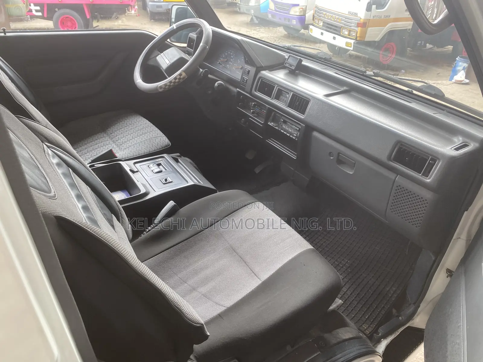 Mitsubishi L300 2004 White