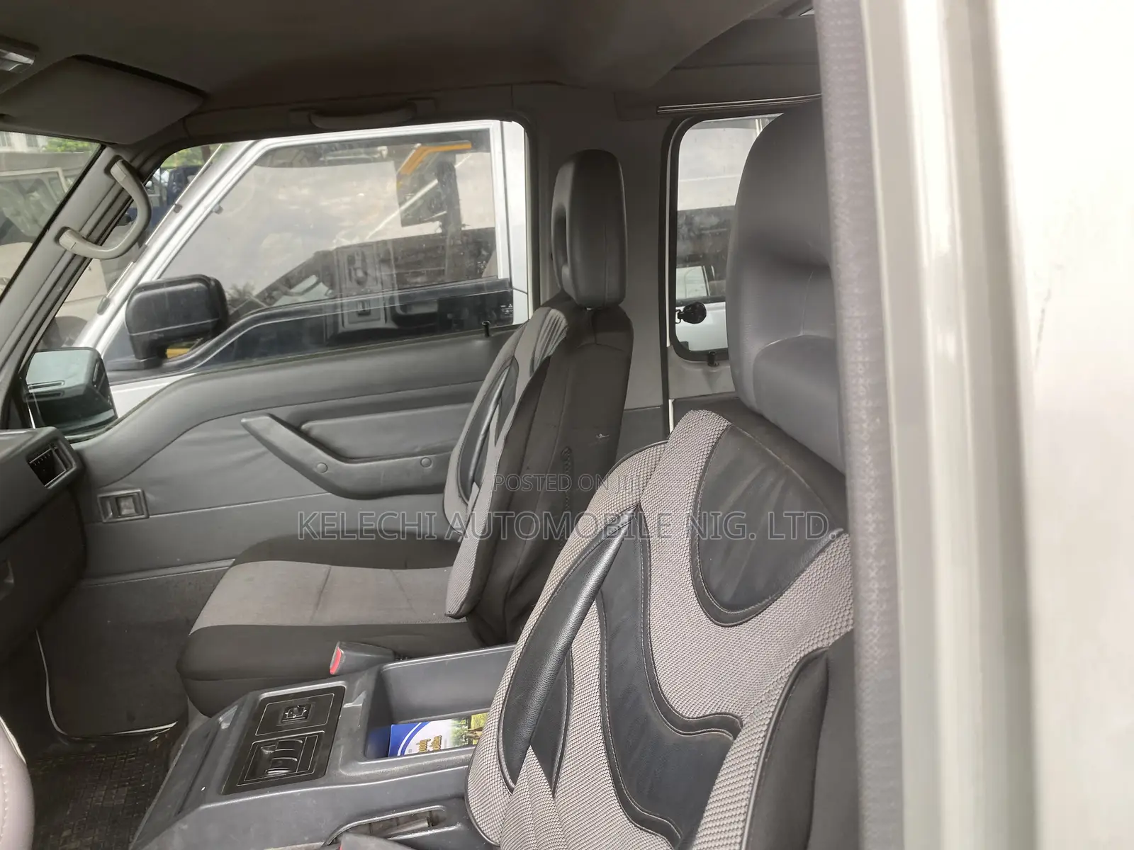Mitsubishi L300 2004 White