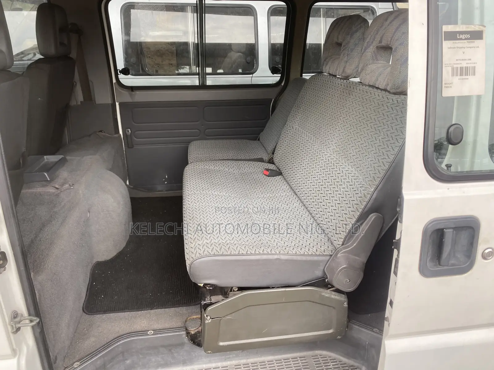 Mitsubishi L300 2004 White