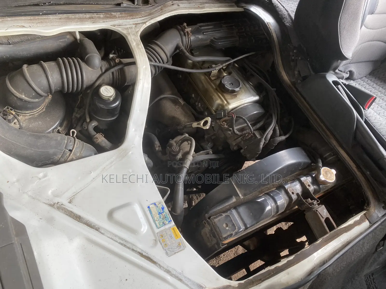 Mitsubishi L300 2004 White