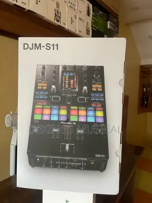 Pioneer Dj DJM-S11 Professional 2-Channel Scratch-Style Dj Mixer.