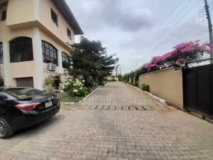 13bdrm Mansion in Gwarinpa for sale