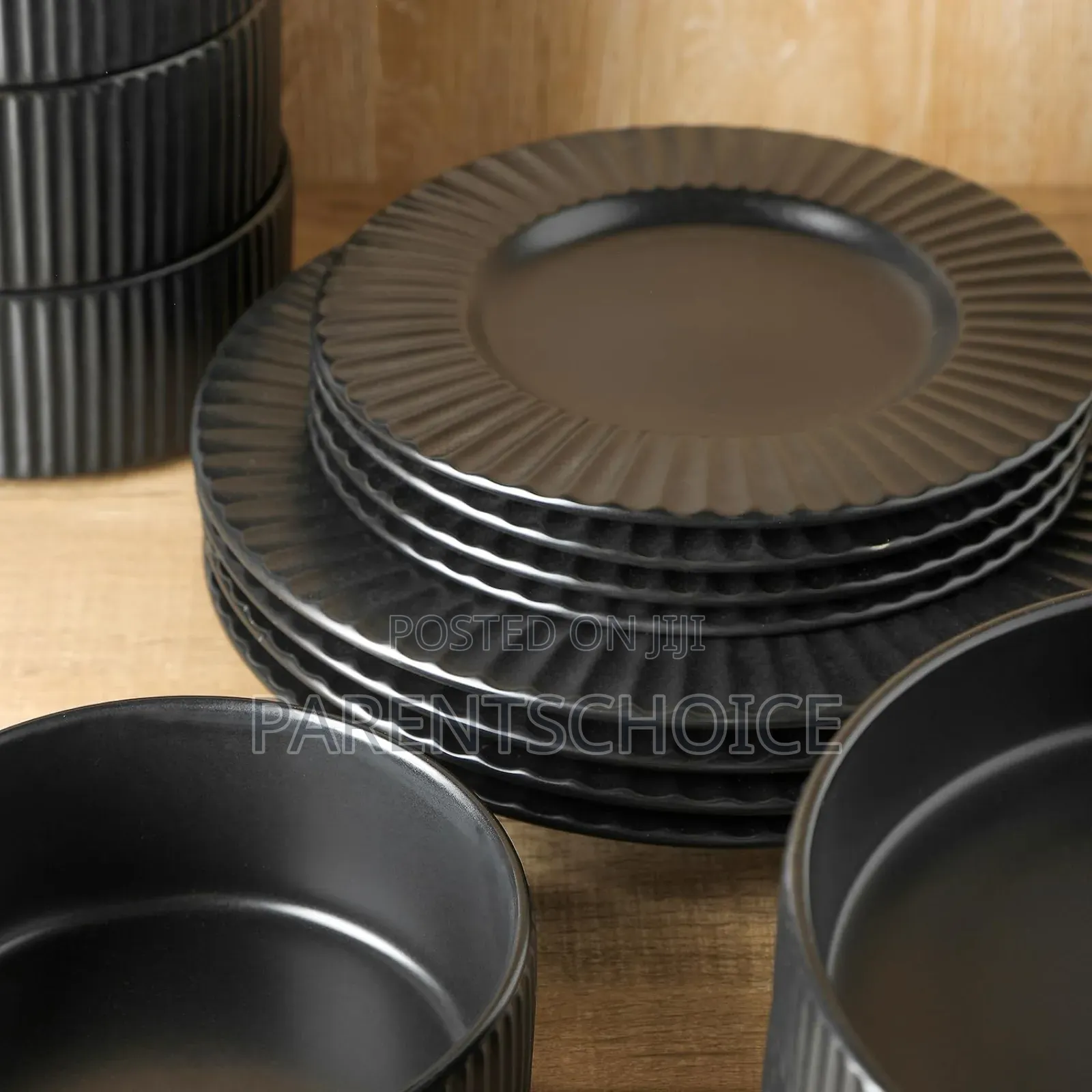 16-Piece Dinnerware Set Stoneware, Black