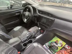 Toyota Corolla SE 4dr Sedan (1.8L 4cyl CVT) 2017 Blue