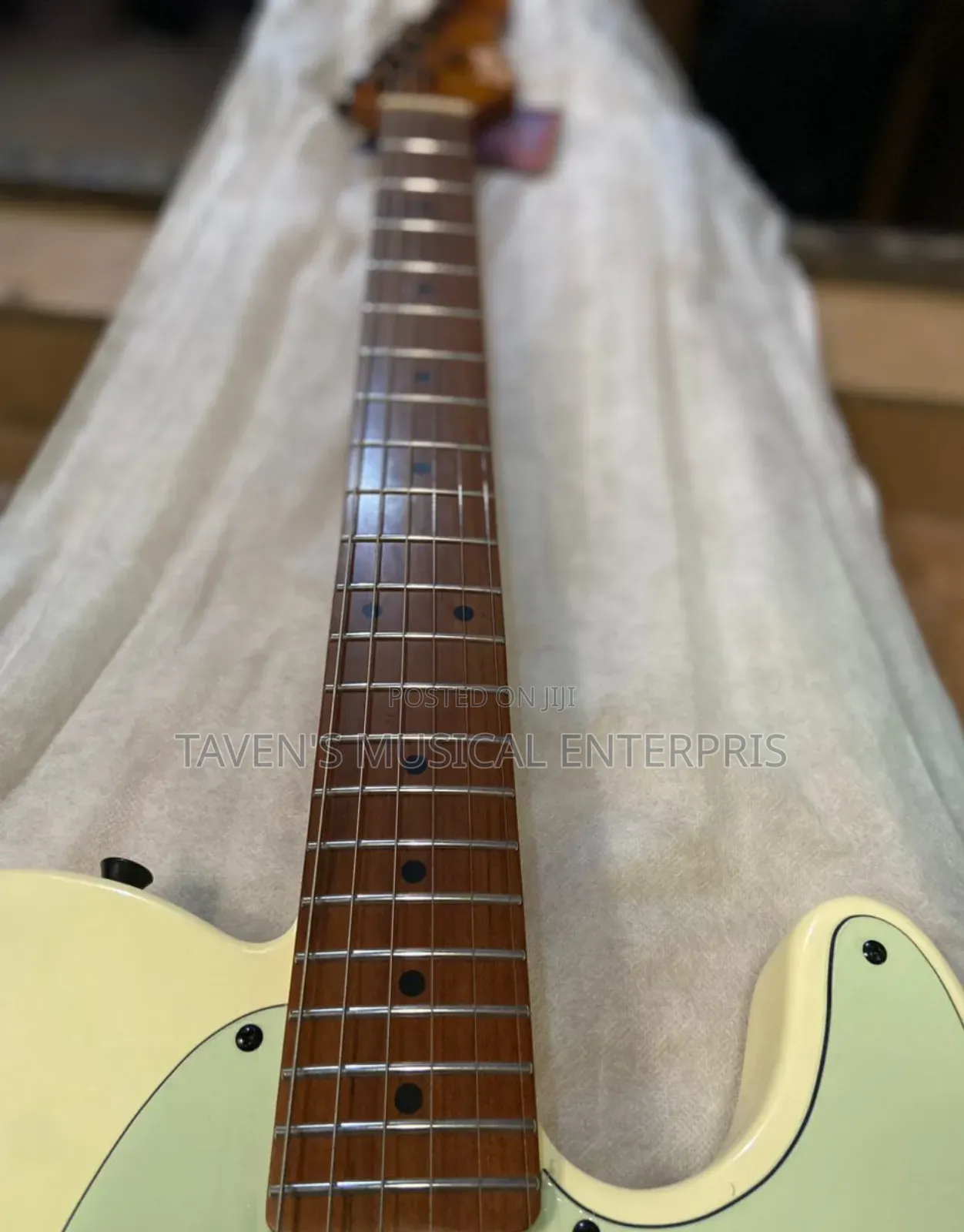 Luxars S-G17 Pro Electric Guitar